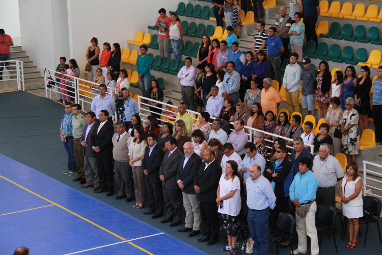 ANDACOLLO ABRE LAS PUERTAS DE SU REMOZADO GIMNASIO MUNICIPAL