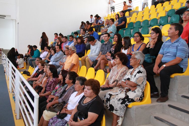 ANDACOLLO ABRE LAS PUERTAS DE SU REMOZADO GIMNASIO MUNICIPAL