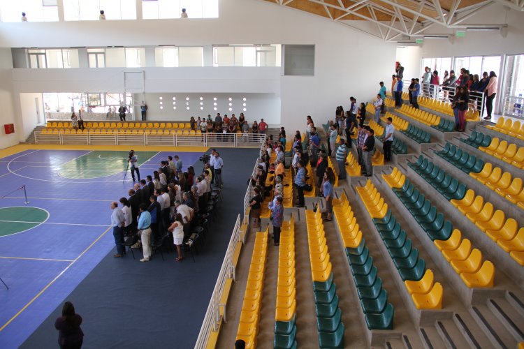 ANDACOLLO ABRE LAS PUERTAS DE SU REMOZADO GIMNASIO MUNICIPAL