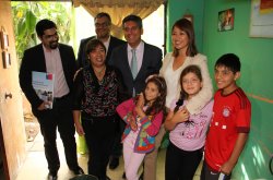 INTENDENTE IBÁÑEZ PRESENTA BENEFICIOS DE APORTE FAMILIAR PERMANENTE