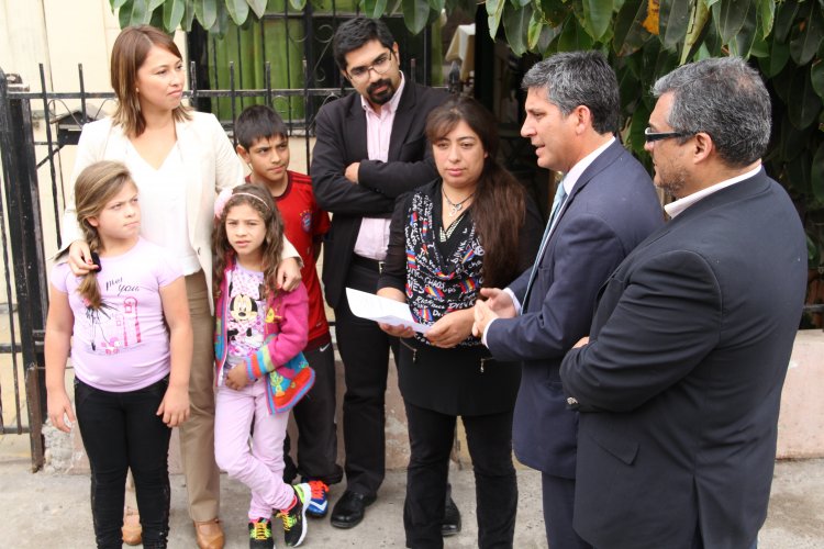 INTENDENTE IBÁÑEZ PRESENTA BENEFICIOS DE APORTE FAMILIAR PERMANENTE