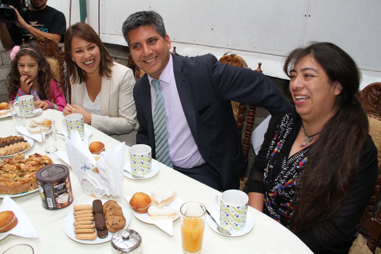 INTENDENTE IBÁÑEZ PRESENTA BENEFICIOS DE APORTE FAMILIAR PERMANENTE