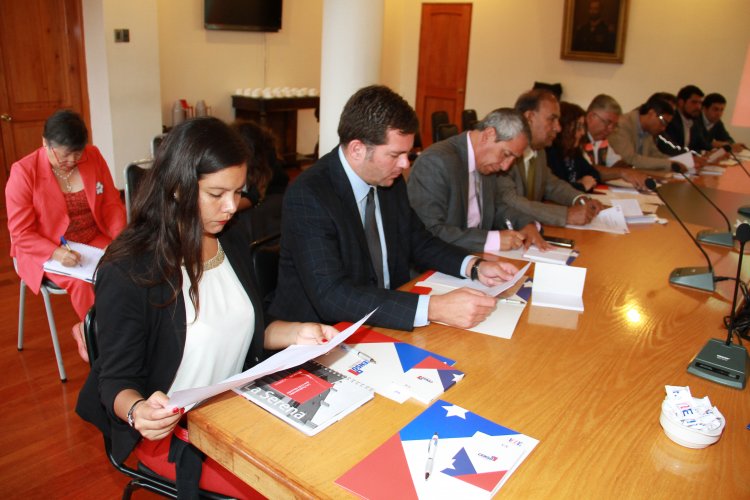 INTENDENTE IBÁÑEZ CONSTITUYE COMISIÓN REGIONAL PARA AFINAR PROCESO DEL CENSO 2017