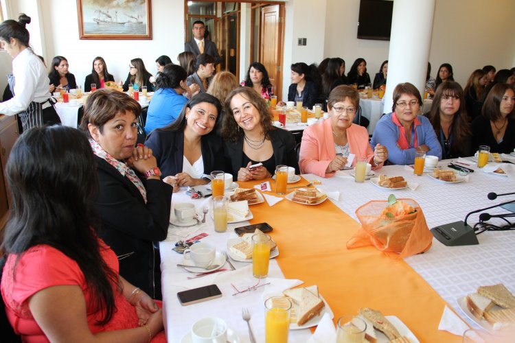 GALERÍA FOTOGRÁFICA: Saludos y reconocimientos en el Día Internacional de La Mujer