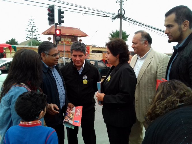 MINISTRA DE MINERÍA Y GABINETE REGIONAL DIFUNDEN REFORMA EDUCACIONAL EN FERIA LIBRE DE LA SERENA