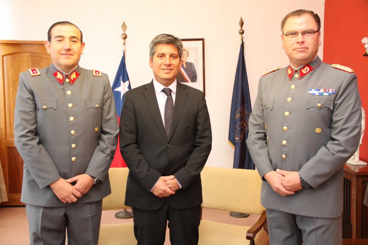 INTENDENTE CLAUDIO IBÁÑEZ RECIBE A NUEVO GENERAL DE DIVISIÓN DEL EJÉRCITO