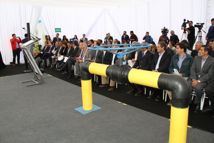 INICIA OPERACIONES LA PRIMERA PLANTA DE DISTRIBUCIÓN DE GAS NATURAL LICUADO POR CAÑERÍA EN LA CONURBACIÓN