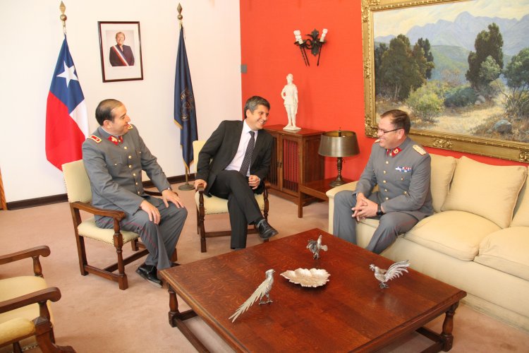 INTENDENTE CLAUDIO IBÁÑEZ RECIBE A NUEVO GENERAL DE DIVISIÓN DEL EJÉRCITO