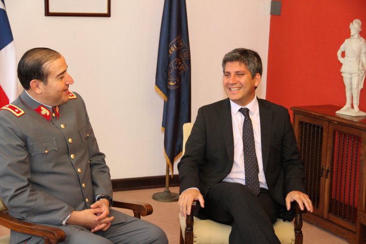 INTENDENTE CLAUDIO IBÁÑEZ RECIBE A NUEVO GENERAL DE DIVISIÓN DEL EJÉRCITO