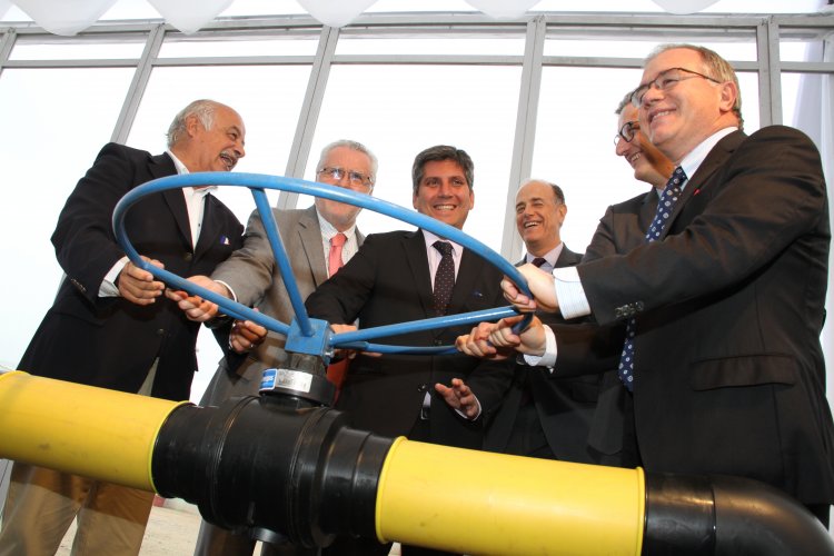 INICIA OPERACIONES LA PRIMERA PLANTA DE DISTRIBUCIÓN DE GAS NATURAL LICUADO POR CAÑERÍA EN LA CONURBACIÓN