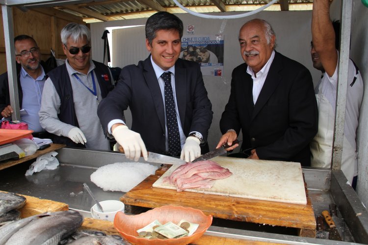 AUTORIDADES HACEN LLAMADO A ADQUIRIR PESCADOS Y MARISCOS SOLO EN COMERCIO ESTABLECIDO