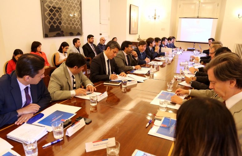 INTENDENTE IBÁÑEZ PROPONE PROFUNDIZAR DESCENTRALIZACIÓN DENTRO DE CADA REGIÓN