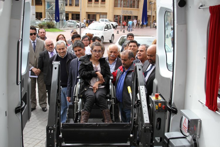 GOBIERNO REGIONAL ENTREGA 4 NUEVOS VEHÍCULOS PARA EL TRASLADO DE PACIENTES EN LA SERENA