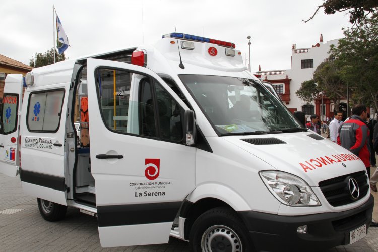 GOBIERNO REGIONAL ENTREGA 4 NUEVOS VEHÍCULOS PARA EL TRASLADO DE PACIENTES EN LA SERENA