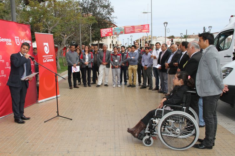 GOBIERNO REGIONAL ENTREGA 4 NUEVOS VEHÍCULOS PARA EL TRASLADO DE PACIENTES EN LA SERENA