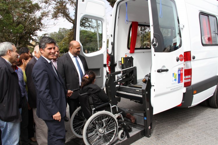 GOBIERNO REGIONAL ENTREGA 4 NUEVOS VEHÍCULOS PARA EL TRASLADO DE PACIENTES EN LA SERENA