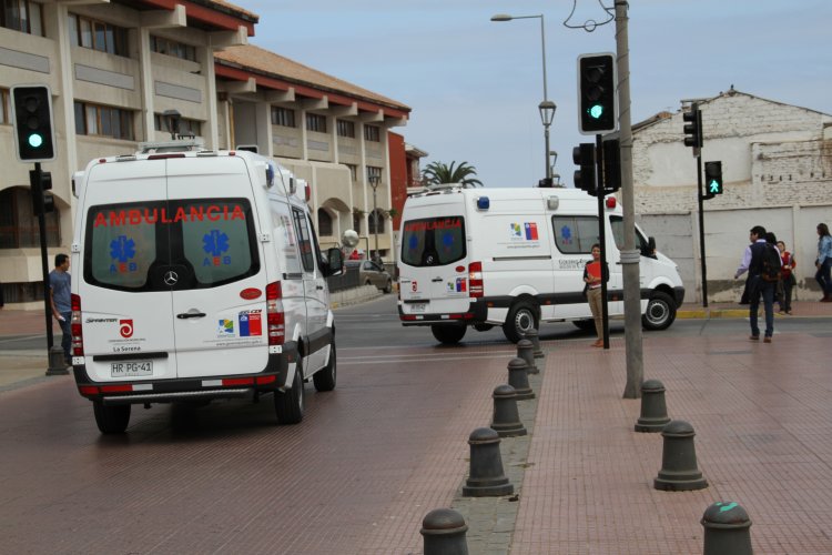 GOBIERNO REGIONAL ENTREGA 4 NUEVOS VEHÍCULOS PARA EL TRASLADO DE PACIENTES EN LA SERENA