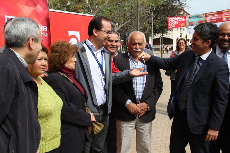 GOBIERNO REGIONAL ENTREGA 4 NUEVOS VEHÍCULOS PARA EL TRASLADO DE PACIENTES EN LA SERENA