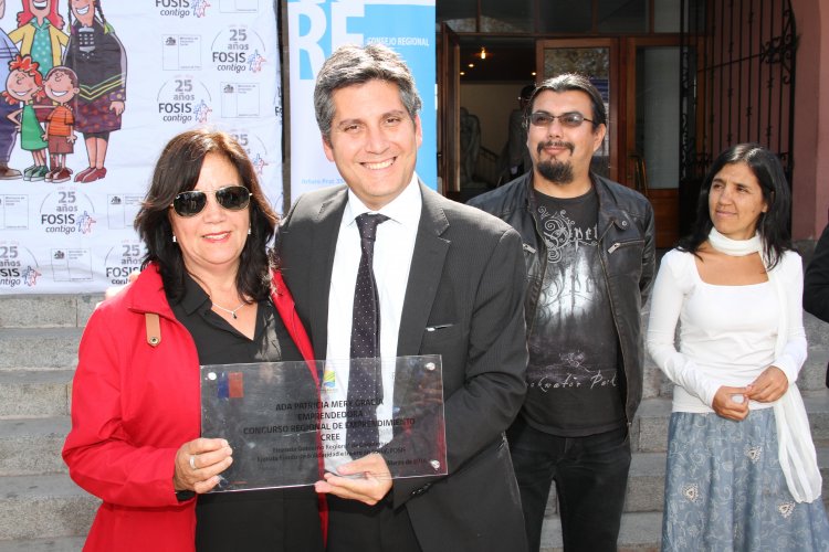 GOBIERNO REGIONAL Y FOSIS ENTREGAN $400 MILLONES A EMPRENDEDORES Y AGRUPACIONES PRODUCTIVAS DE LA ZONA