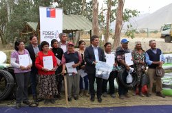 ENTREGAN IMPLEMENTOS PARA PALIAR LA SEQUÍA A 210 FAMILIAS DE ELQUI