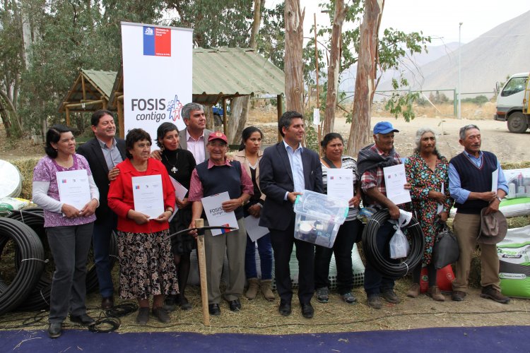 ENTREGAN IMPLEMENTOS PARA PALIAR LA SEQUÍA A 210 FAMILIAS DE ELQUI