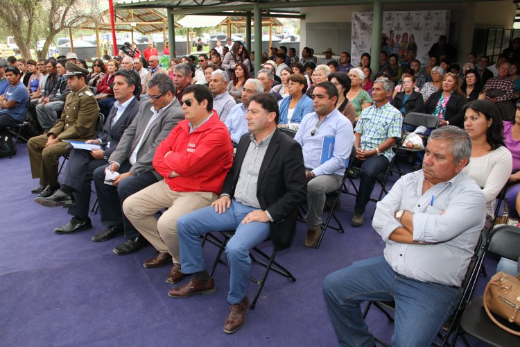ENTREGAN IMPLEMENTOS PARA PALIAR LA SEQUÍA A 210 FAMILIAS DE ELQUI