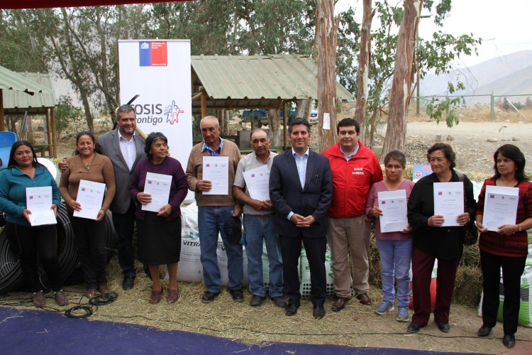 ENTREGAN IMPLEMENTOS PARA PALIAR LA SEQUÍA A 210 FAMILIAS DE ELQUI