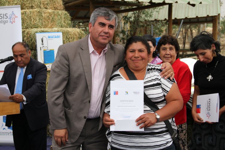 ENTREGAN IMPLEMENTOS PARA PALIAR LA SEQUÍA A 210 FAMILIAS DE ELQUI