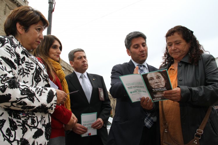 PDI Y SERNAM LANZAN CAMPAÑA CONTRA EL FEMICIDIO