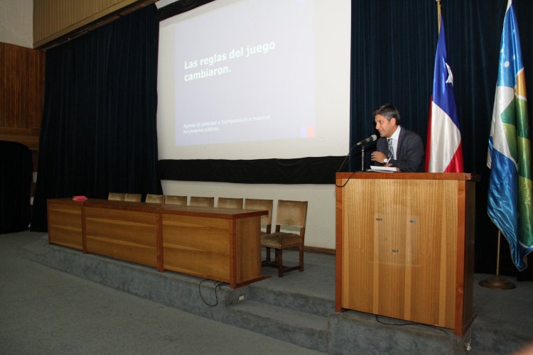 ANALIZAN NUEVA LEY DE TRANSPARENCIA Y PROBIDAD DE LA PRESIDENTA BACHELET PARA COMBATIR LA CORRUPCIÓN