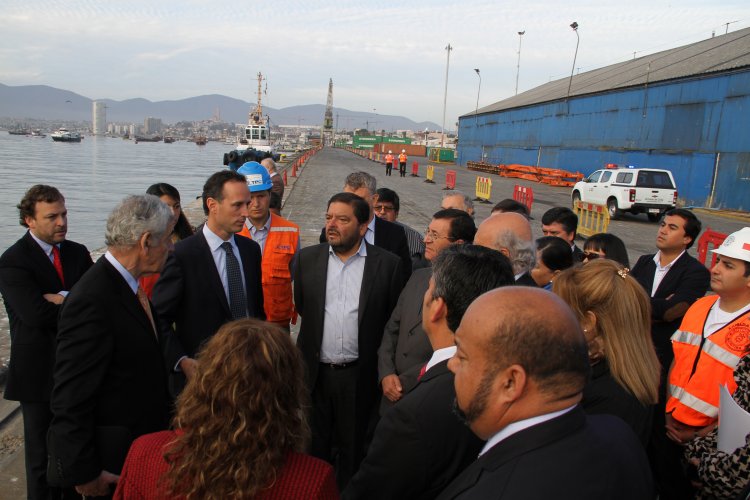 AUTORIDADES CHILENAS Y ARGENTINAS OBSERVAN RECUPERACIÓN DEL PUERTO DE COQUIMBO
