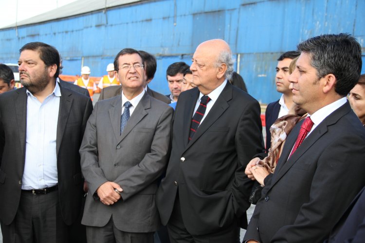 AUTORIDADES CHILENAS Y ARGENTINAS OBSERVAN RECUPERACIÓN DEL PUERTO DE COQUIMBO