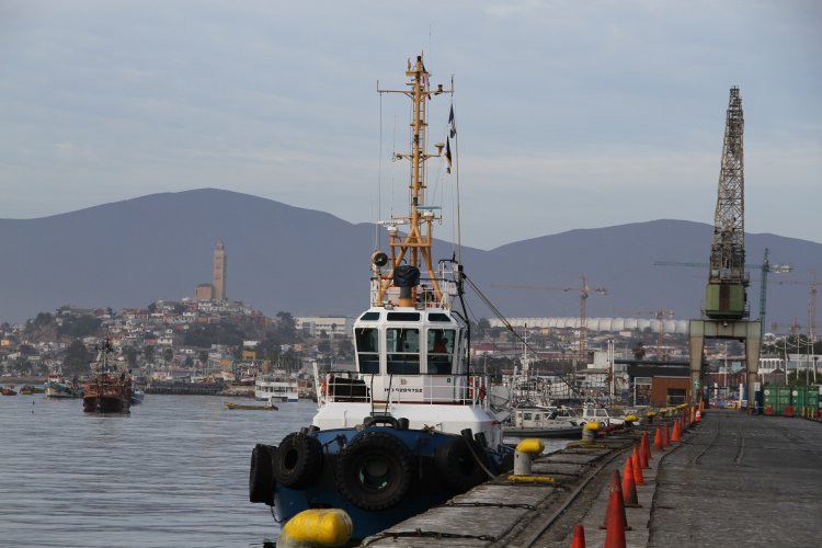 AUTORIDADES CHILENAS Y ARGENTINAS OBSERVAN RECUPERACIÓN DEL PUERTO DE COQUIMBO