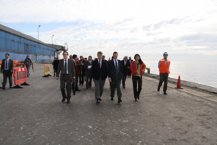 AUTORIDADES CHILENAS Y ARGENTINAS OBSERVAN RECUPERACIÓN DEL PUERTO DE COQUIMBO