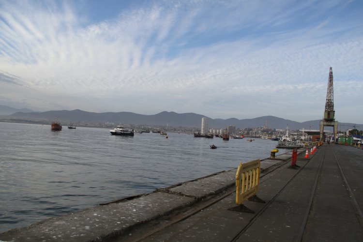 AUTORIDADES CHILENAS Y ARGENTINAS OBSERVAN RECUPERACIÓN DEL PUERTO DE COQUIMBO