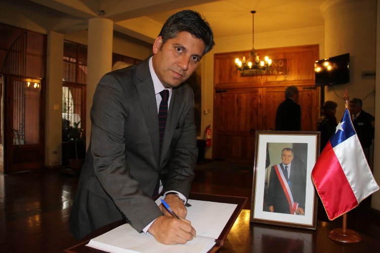 GOBIERNO INVITA A MISA ESPECIAL EN RECUERDO DEL PRESIDENTE AYLWIN Y ABRE LIBRO OFICIAL DE CONDOLENCIAS