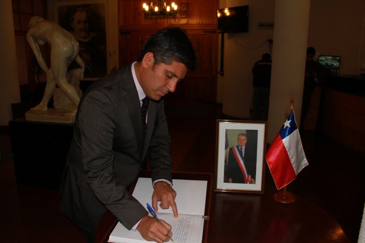 GOBIERNO INVITA A MISA ESPECIAL EN RECUERDO DEL PRESIDENTE AYLWIN Y ABRE LIBRO OFICIAL DE CONDOLENCIAS