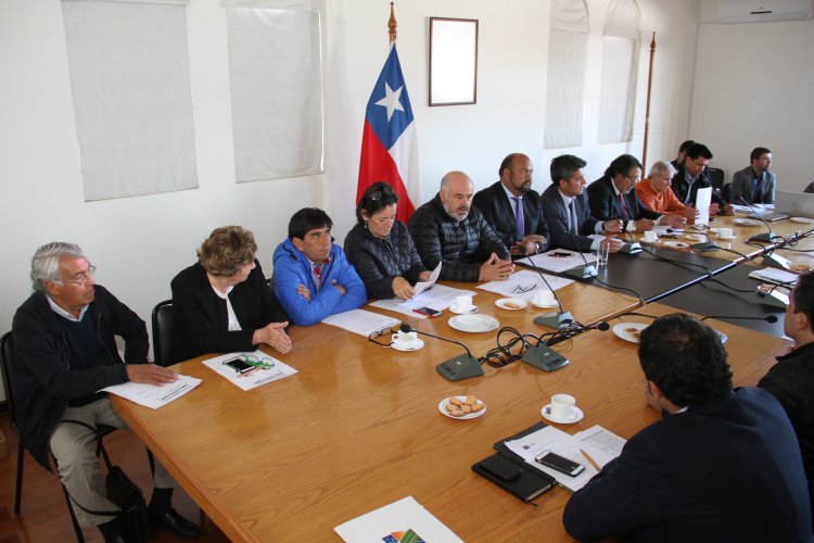 AUTORIDADES SE REÚNEN PARA DELINEAR PLAN DE DESARROLLO PRODUCTIVO REGIONAL