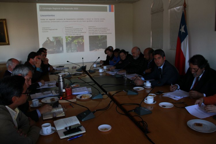 AUTORIDADES SE REÚNEN PARA DELINEAR PLAN DE DESARROLLO PRODUCTIVO REGIONAL