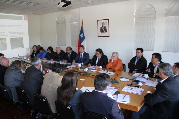 AUTORIDADES SE REÚNEN PARA DELINEAR PLAN DE DESARROLLO PRODUCTIVO REGIONAL