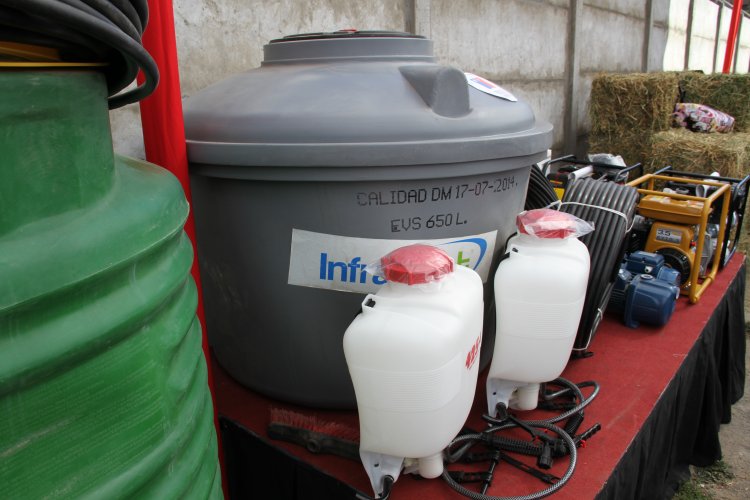 GOBIERNO REGIONAL Y FOSIS ENTREGAN IMPLEMENTOS PARA PALIAR LA SEQUÍA A 290 FAMILIAS DE CHOAPA