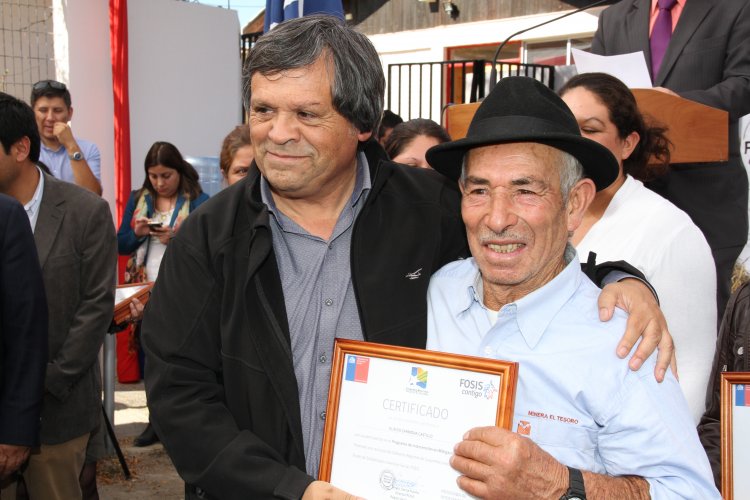 GOBIERNO REGIONAL Y FOSIS ENTREGAN IMPLEMENTOS PARA PALIAR LA SEQUÍA A 290 FAMILIAS DE CHOAPA