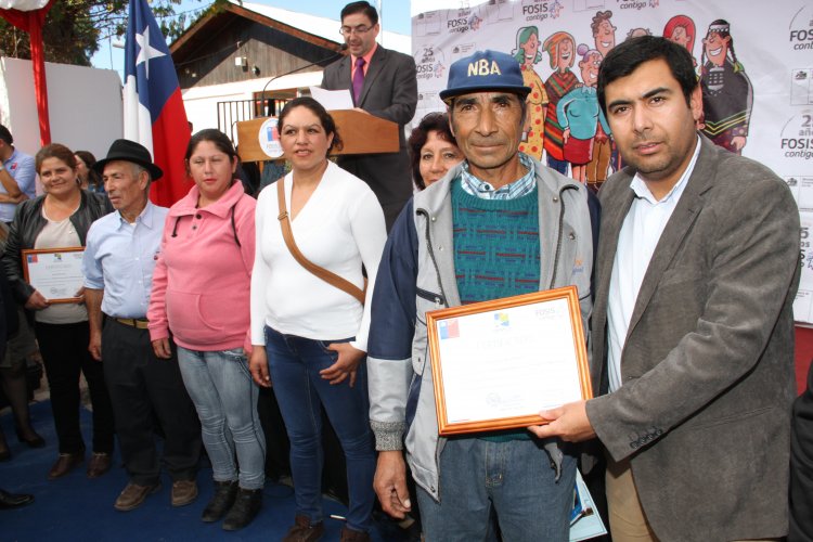 GOBIERNO REGIONAL Y FOSIS ENTREGAN IMPLEMENTOS PARA PALIAR LA SEQUÍA A 290 FAMILIAS DE CHOAPA