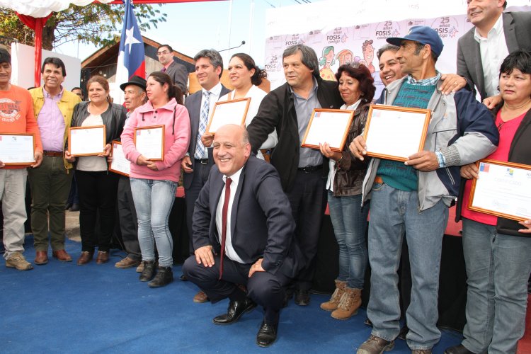 GOBIERNO REGIONAL Y FOSIS ENTREGAN IMPLEMENTOS PARA PALIAR LA SEQUÍA A 290 FAMILIAS DE CHOAPA