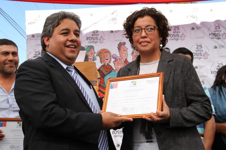 GOBIERNO REGIONAL Y FOSIS ENTREGAN IMPLEMENTOS PARA PALIAR LA SEQUÍA A 290 FAMILIAS DE CHOAPA