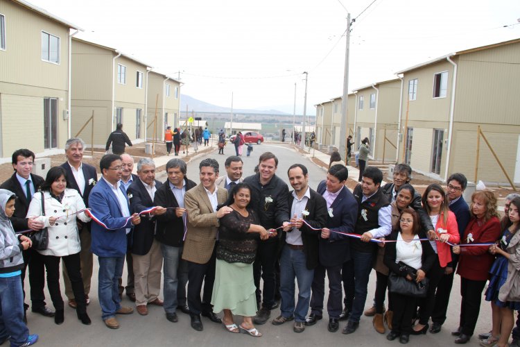 INAUGURAN LOTEO HABITACIONAL QUE ERRADICA TRES CAMPAMENTOS DE OVALLE