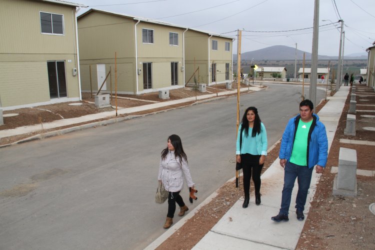 INAUGURAN LOTEO HABITACIONAL QUE ERRADICA TRES CAMPAMENTOS DE OVALLE