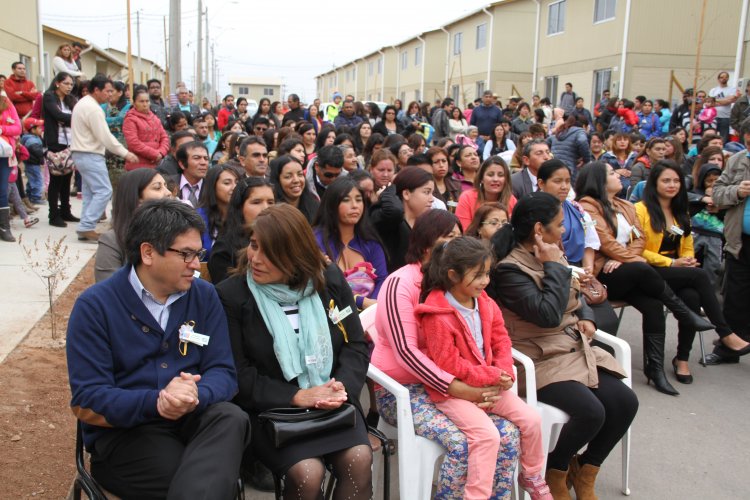 INAUGURAN LOTEO HABITACIONAL QUE ERRADICA TRES CAMPAMENTOS DE OVALLE
