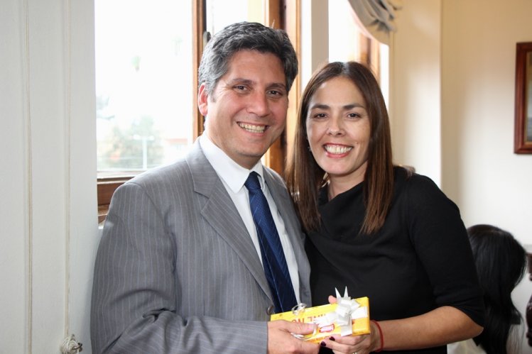 INTENDENTE CLAUDIO IBÁÑEZ CELEBRA JUNTO A FUNCIONARIAS PÚBLICAS POR EL DÍA DE LA MADRE