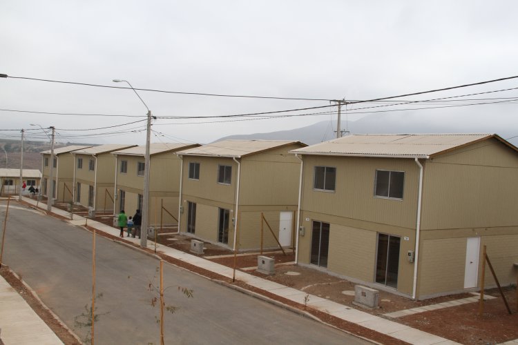 INAUGURAN LOTEO HABITACIONAL QUE ERRADICA TRES CAMPAMENTOS DE OVALLE